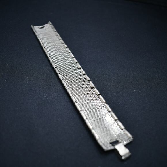 Vintage Etched Mural Floral Panel Mesh Bracelet, Silver Tone, 7 Inches, 1970s - Picture 9 of 10